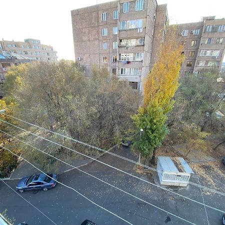Large Cozy Apartment On Beginning Of Komitas Ave Jerevan Eksteriør billede