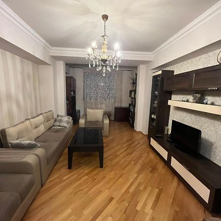 Large Cozy Apartment On Beginning Of Komitas Ave Jerevan Eksteriør billede