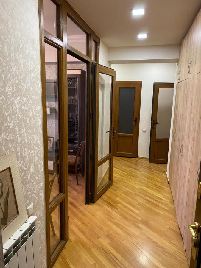Large Cozy Apartment On Beginning Of Komitas Ave Jerevan Eksteriør billede