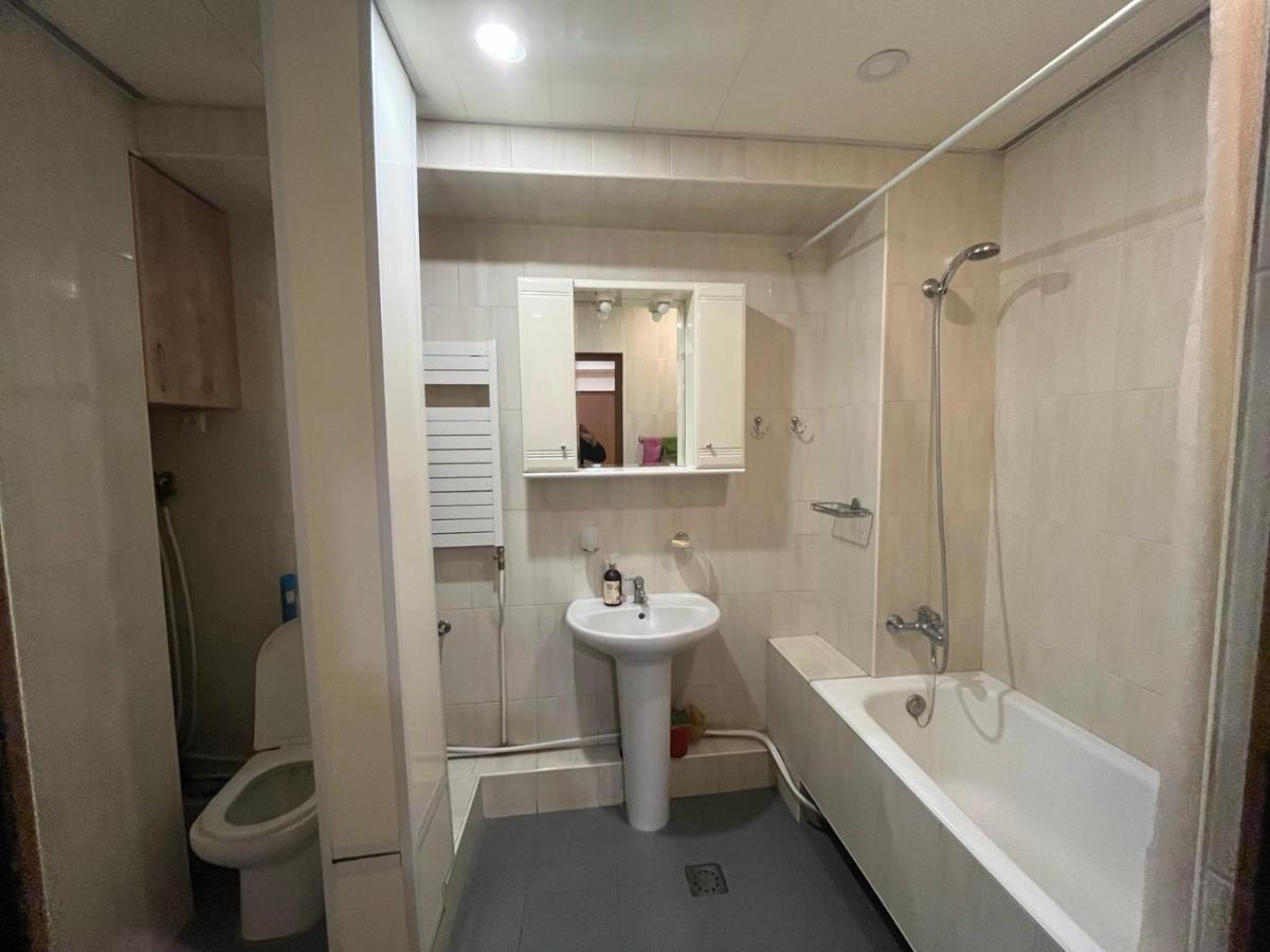 Large Cozy Apartment On Beginning Of Komitas Ave Jerevan Eksteriør billede