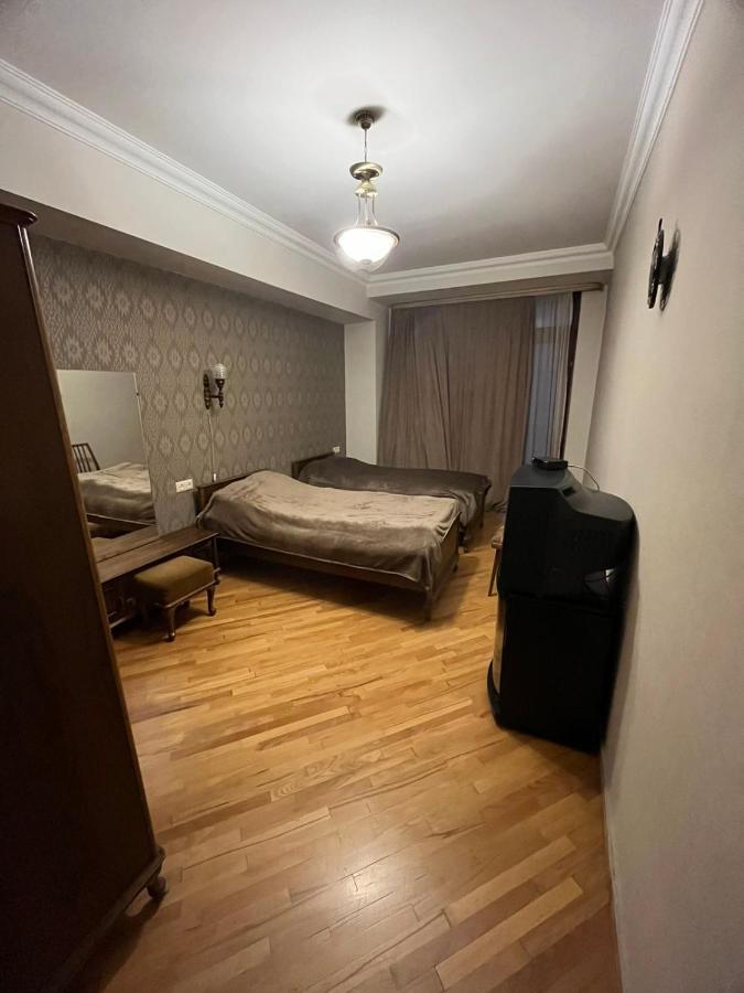 Large Cozy Apartment On Beginning Of Komitas Ave Jerevan Eksteriør billede